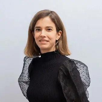 Teresa Calderón Hurtado de Sancho con blusa negra